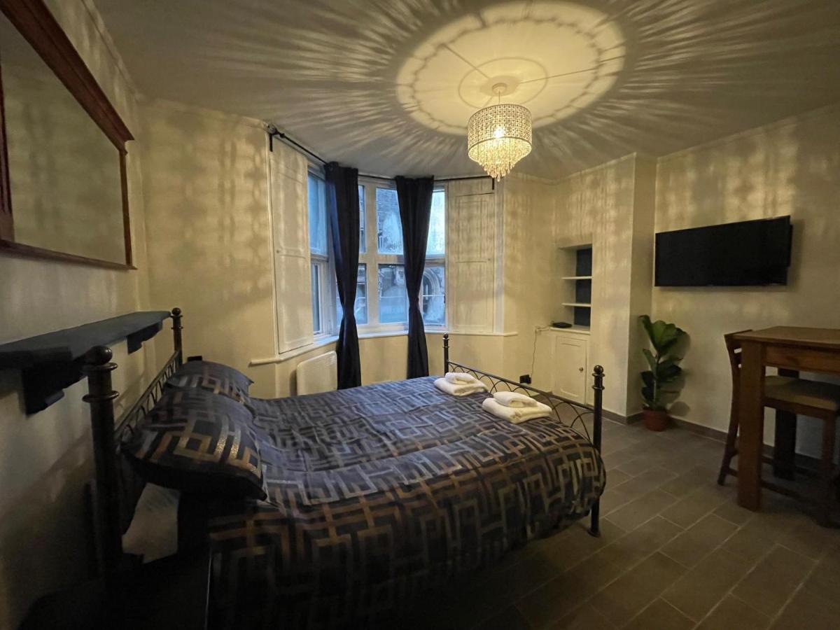 Gated Stunning Period Studio In Vibrant Бристол Екстериор снимка